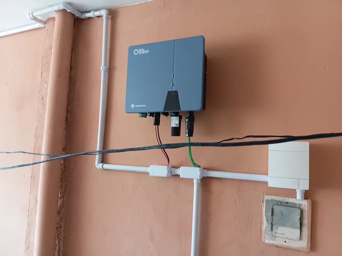 Inversor solar instalado pela Novo Rio Energia Solar