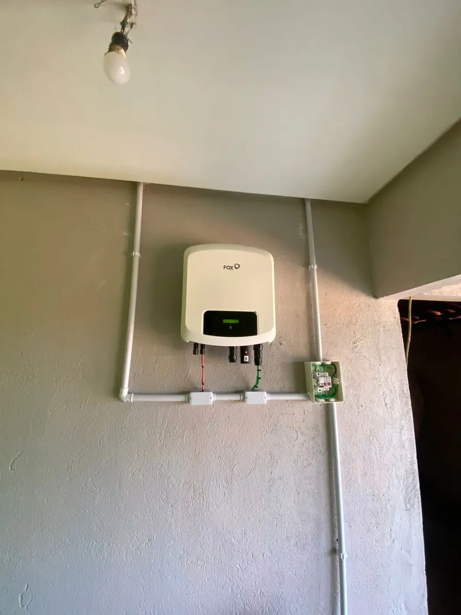 Inversor solar instalado pela Novo Rio Energia Solar