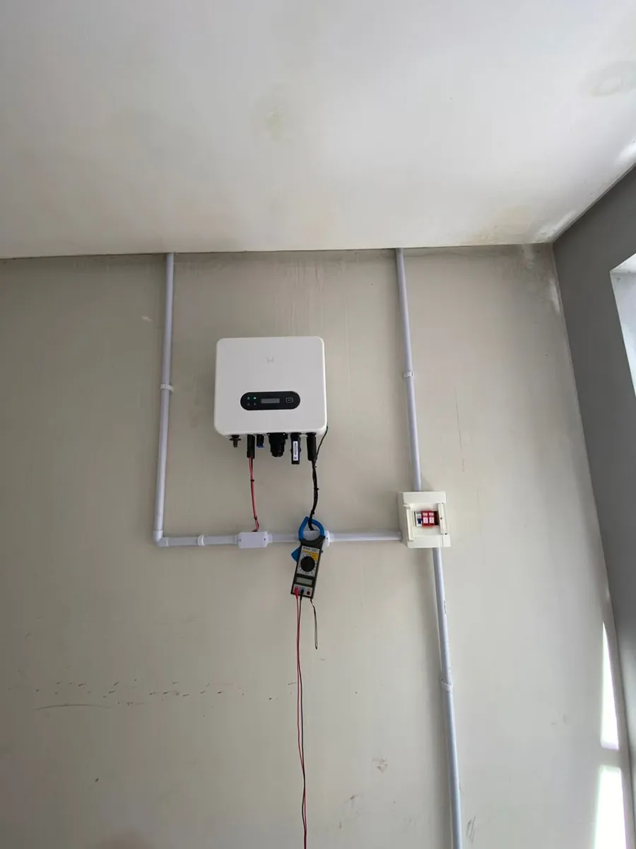 Inversor solar instalado pela Novo Rio Energia Solar